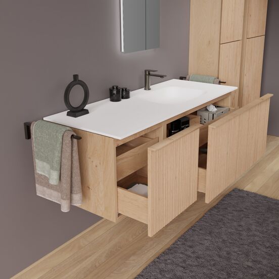 Balmani Forma zwevend badkamermeubel 135 x 55 cm natuur eik met Tablo Arcato asymmetrisch rechtse wastafel in solid surface mat wit, Verticale asymmetrische ronde ribbel