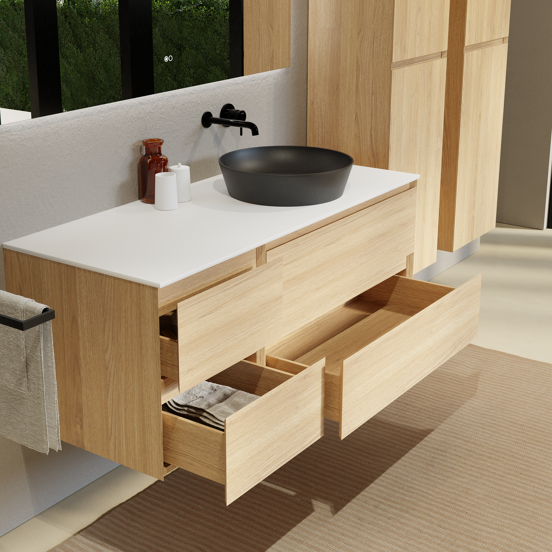 Balmani Mitra zwevend badkamermeubel 135 x 55 cm natuur eik met Stretto enkel of dubbel tablet in solid surface mat wit