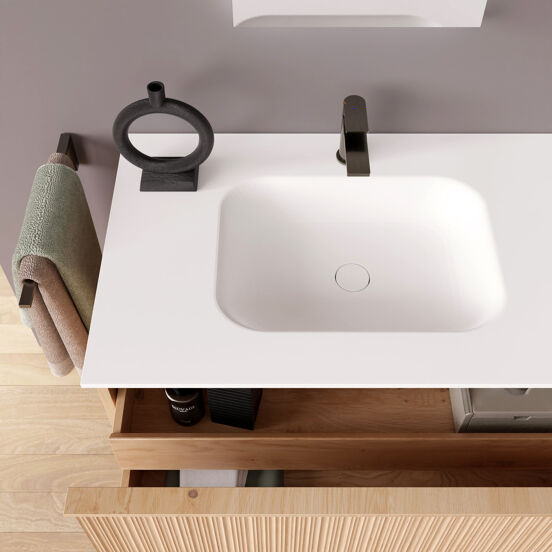 Balmani Forma zwevend badmeubel 150 x 55 cm naturel eiken met Tablo Arcato dubbele wastafel in solid surface mat wit, Verticale asymmetrische ronde ribbel