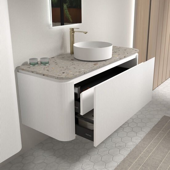 Balmani Moon zwevend badkamermeubel 130 x 55 cm mat wit met Moon enkel of dubbel tablet in terrazzo greige terrazzo, Verticale symmetrische rechte ribbel