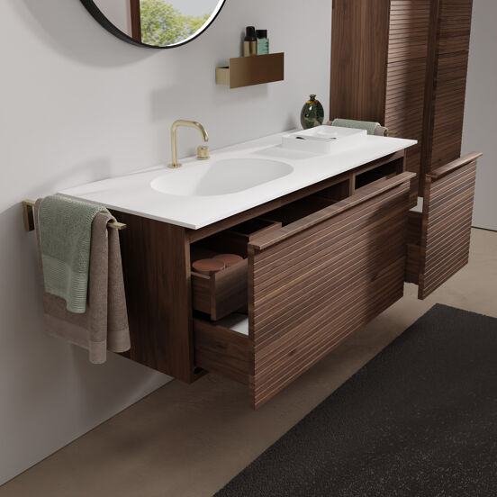 Balmani Forma meuble salle de bains suspendu 135 x 55 cm noyer américain avec Tablo Oval vasque asymétrique gauche en solid surface blanc mat, Nervure droite symétrique horizontale