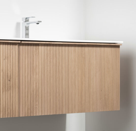 Balmani Forma zwevend badkamermeubel 120 x 55 cm natuur eik met Tablo Stretto enkele wastafel voor 2 kraangaten in solid surface mat wit, Verticale symmetrische rechte ribbel