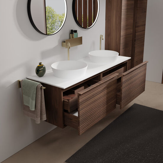 Balmani Forma zwevend badmeubel 150 x 55 cm amerikaans notenhout met Stretto enkel of dubbel wastafelblad in solid surface mat wit, Horizontale symmetrische rechte ribbel