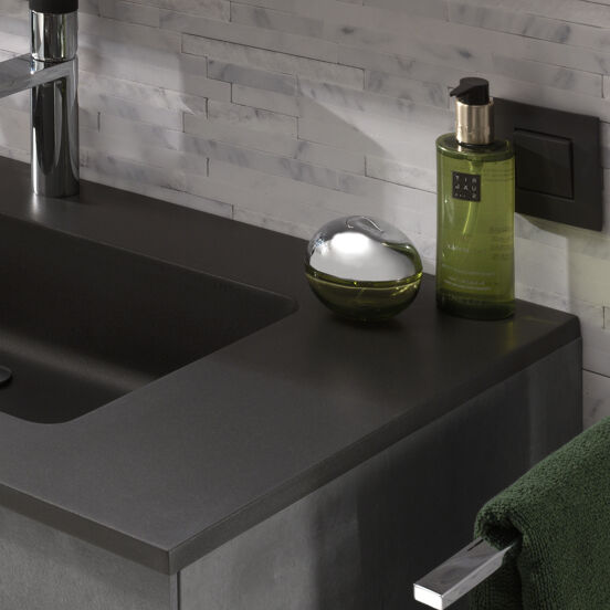 Storke Scuro plan simple quartz mat 135 x 52 cm