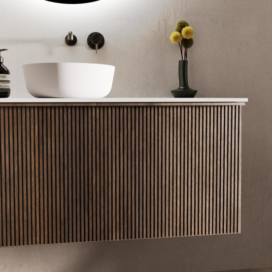 Balmani Forma hängendes Möbelstück Set: 120 x 55 cm, Geräucherte Eiche, mit Tablo Arcato Einzelwaschtisch für 2 Armaturenlöcher, Solid Surface, Weiß matt, Vertikale symmetrische gerade Rippe
