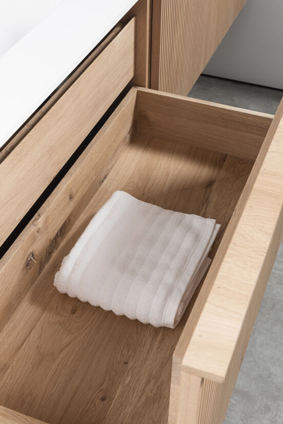 Balmani Forma zwevend badkamermeubel 120 x 55 cm natuur eik met Tablo Stretto enkele wastafel voor 2 kraangaten in solid surface mat wit, Verticale symmetrische rechte ribbel