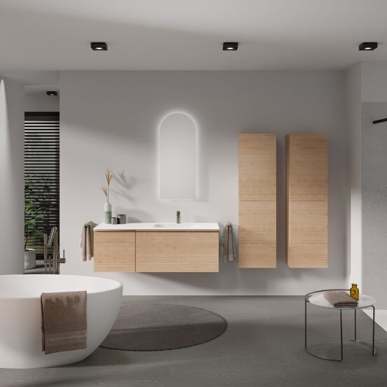 Balmani Forma zwevend badkamermeubel 135 x 55 cm natuur eik met Tablo Arcato asymmetrisch rechtse wastafel in solid surface mat wit, Horizontale symmetrische rechte ribbel
