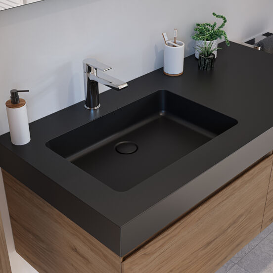Storke Edge zwevend badkamermeubel 110 x 52 cm ruwe eik met Scuro High asymmetrisch linkse wastafel in kwarts mat zwart
