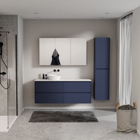 Storke Seda meuble salle de bains suspendu 150 x 52 cm bleu nuit avec Tavola tablette simple ou double en solid surface blanc mat