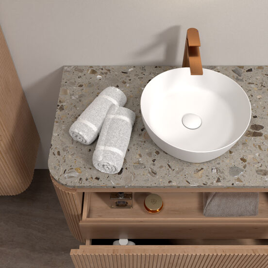 Balmani Moon hängendes Möbelstück Set: 160 x 55 cm, Naturbelassene Eiche, mit Moon Einzel- oder Doppel Waschtischplatte, Terrazzo in Greige, Vertikale symmetrische gerade Rippe
