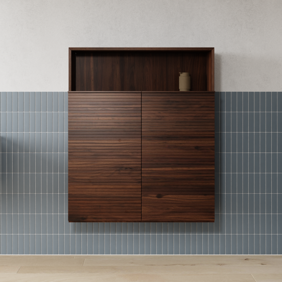 Balmani Forma Badhochschrank: Hängend, horizontale Rippen, Amerikanischer Nussbaum, 100 x 30 x 120 cm