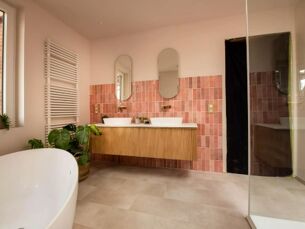 Relooking d'une salle de bains lumineuse