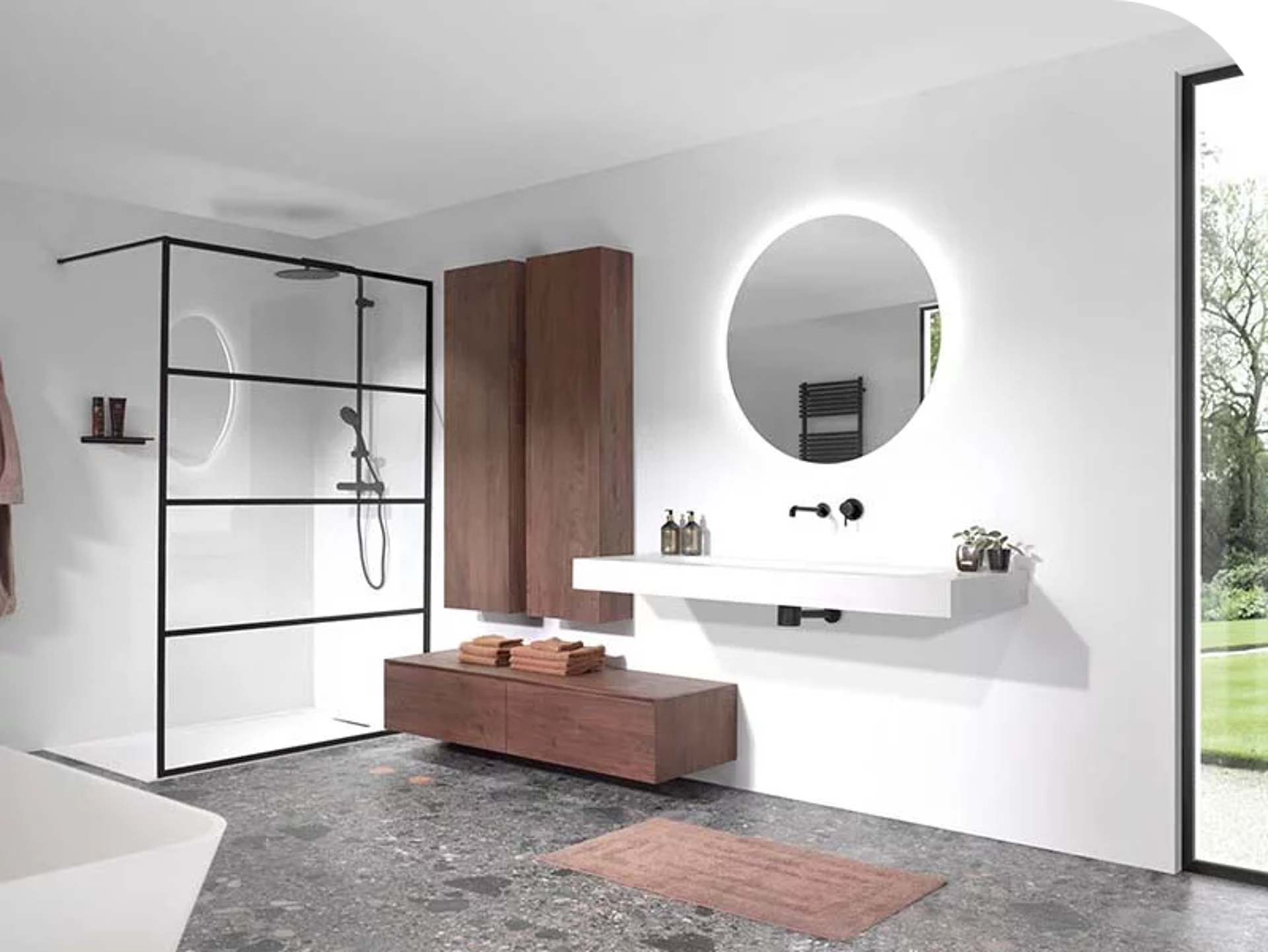 Moderne badkamer met witte wastafel, houten meubels en inloopdouche met zwart frame, stijlvol en elegant.