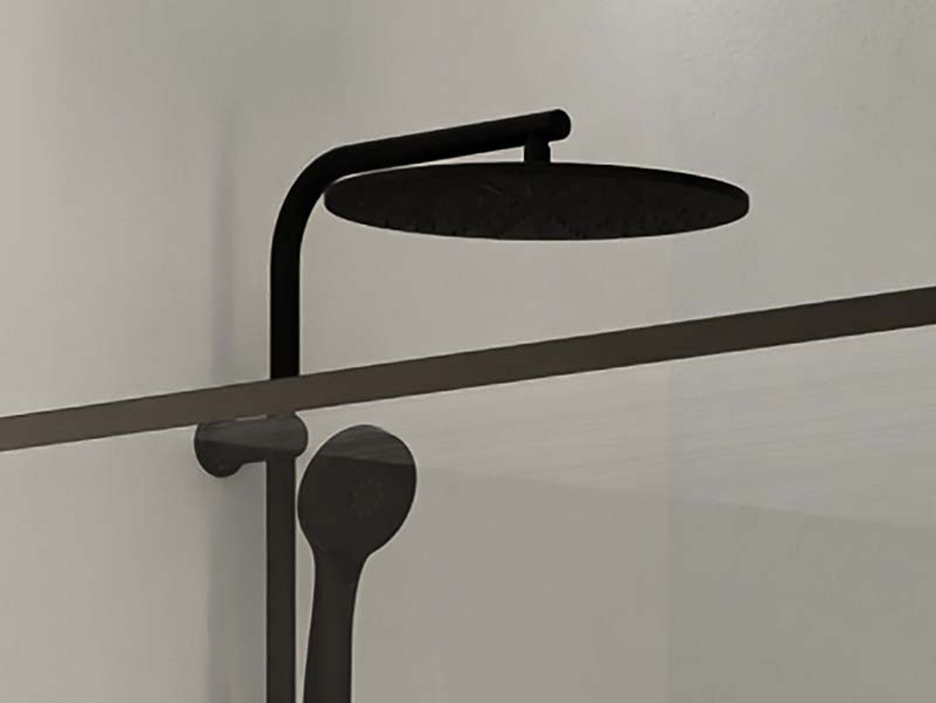 Schwarze Regendusche mit rundem Duschkopf und Handbrause, montiert an einer Glas-Duschwand.