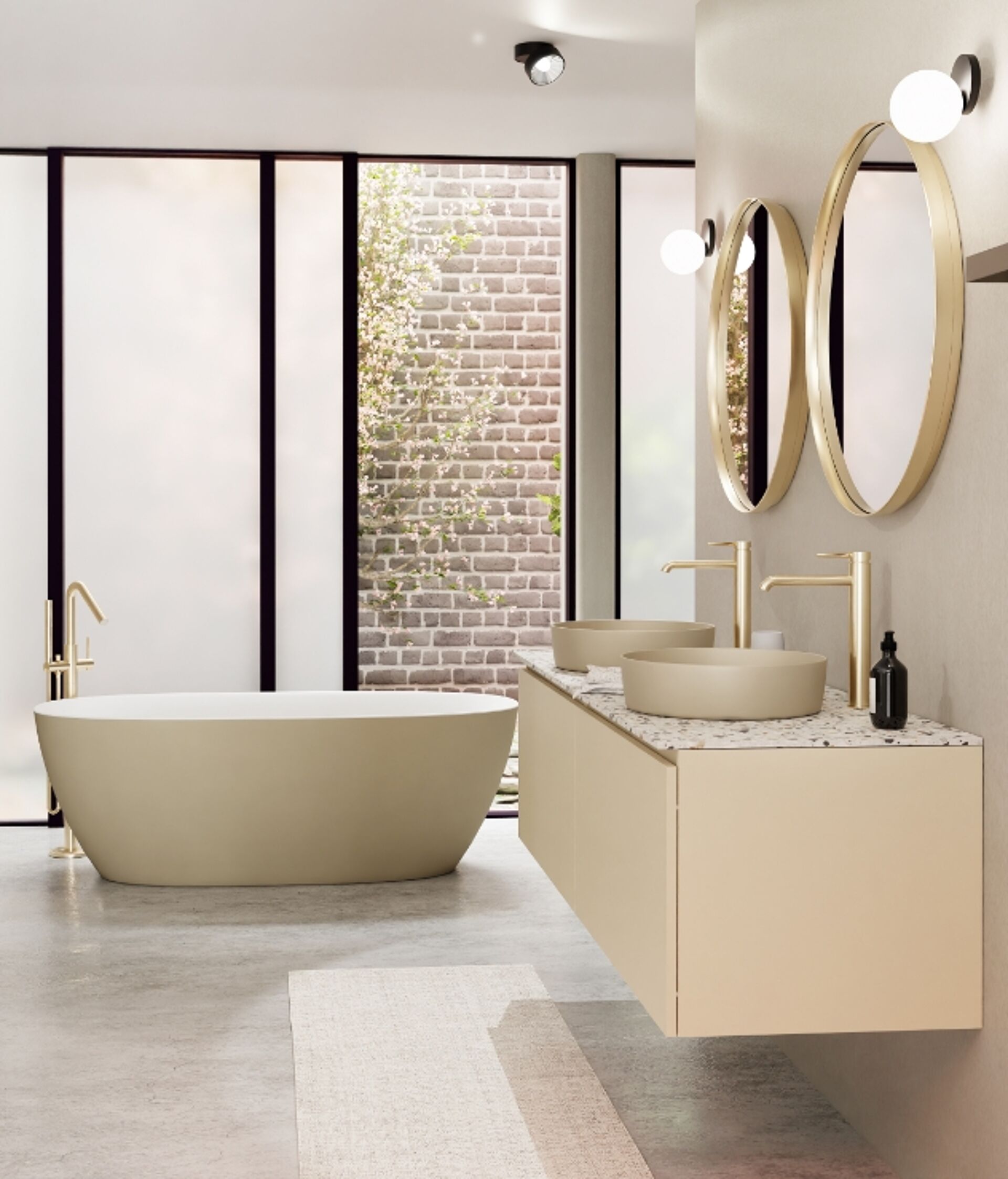 Luxe badkamer met een vrijstaand bad, een zwevend beige badkamermeubel met terrazzo blad, twee opzetwaskommen en gouden accenten, inclusief ronde spiegels en kranen.