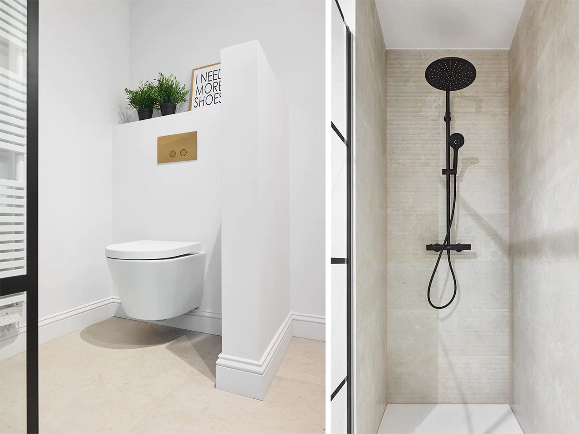 Weißes Wand-WC mit schwarzem Knopf und Pflanzen, neben einer Dusche mit schwarzem Regenduschkopf.