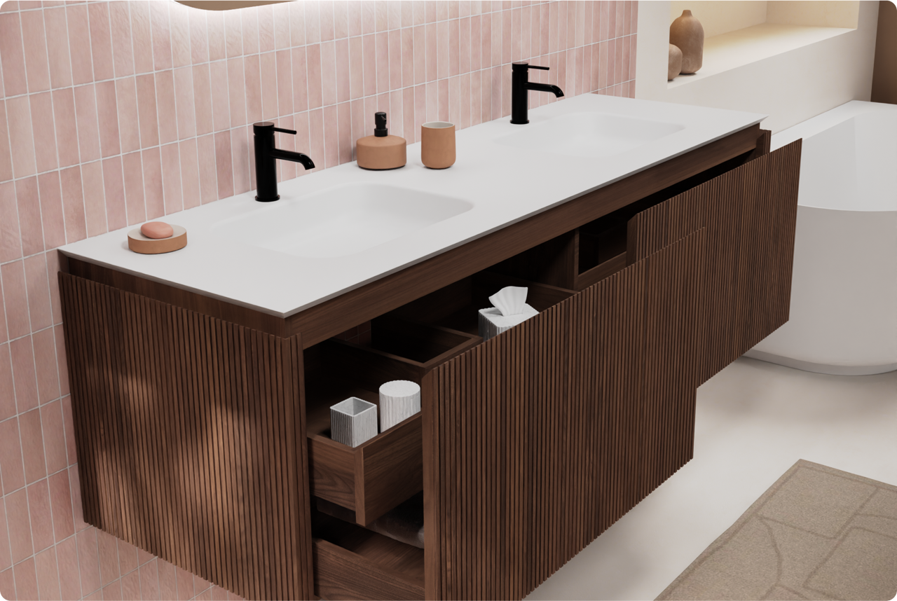 Badkamer in pastelstijl met roze tegels, donker houten meubel, zwarte kranen en geïntegreerde dubbele waskom. Een zachte creatie van x²o badkamers.
